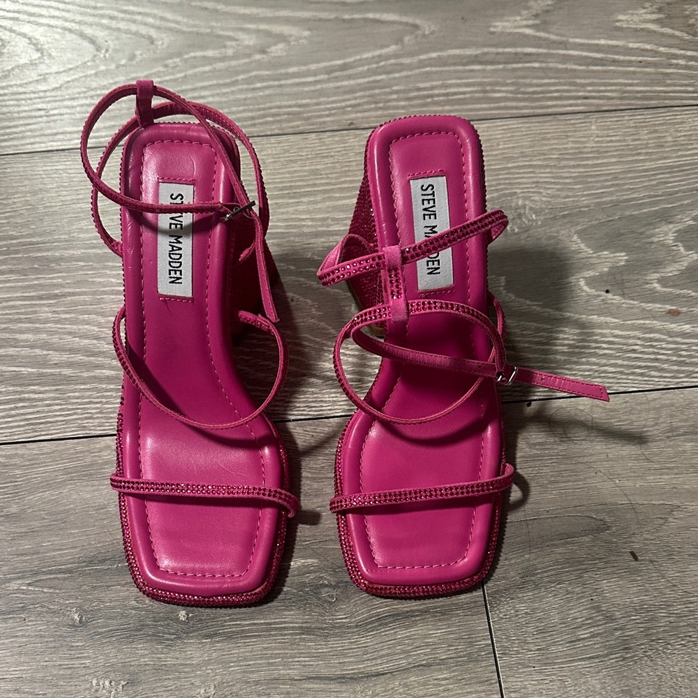 Steve Madden Fuchsia Strappy Heels